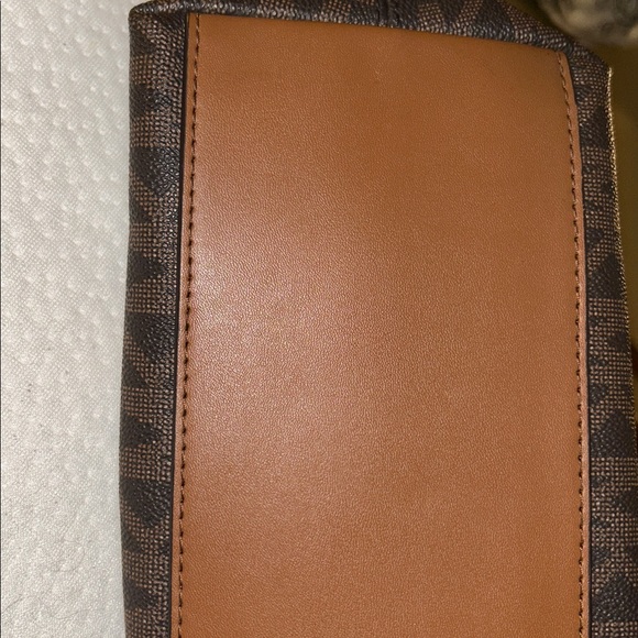 Michael Kors Shelia Medium Logo Satchel - Picture 8 of 11